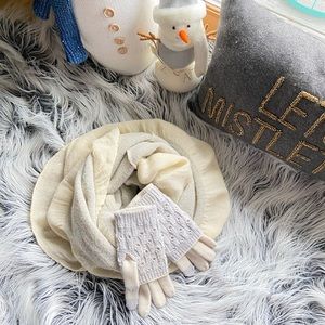 Infinity Scarf & Gloves Gift 🎁